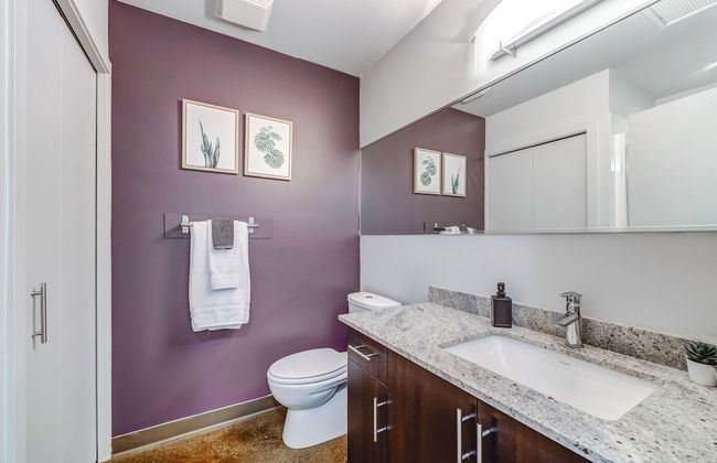 Luxury 2BR Condo - Downtown City Views - Photo 16