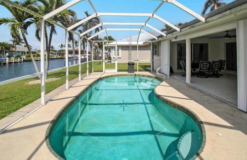 Chic & modern canal-front retreat with private pool - Azure Tides - Photo 24