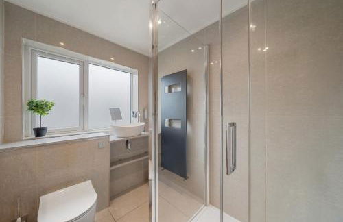 Cosy 3 BEDROOM Home with Garden, Ealing - Foto 13