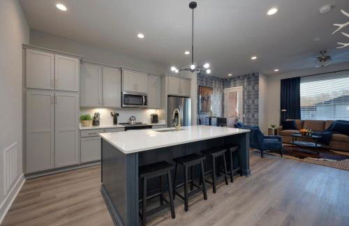 New Lux Townhome 6 mins to DT Rooftop Sleeps 12 - Foto 12