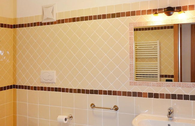 Apartment in Pellizzano Near Shopping - Photo 12