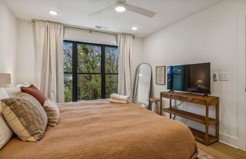 Modern Multi-Level Retreat with Rooftop Hot Tub - Foto 28