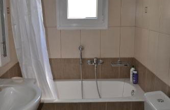 Spacious 1 bedroom apartment 2 km to Pessada beach - Photo 16