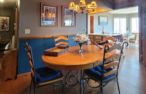 Scenic Lakefront Cabin Dock Water Activities Games - Foto 9