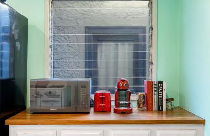 Spanish Revival Charm in Silver Lake w Patio BBQ Walkable Location Maltman Manor by AvantStay - Photo 16