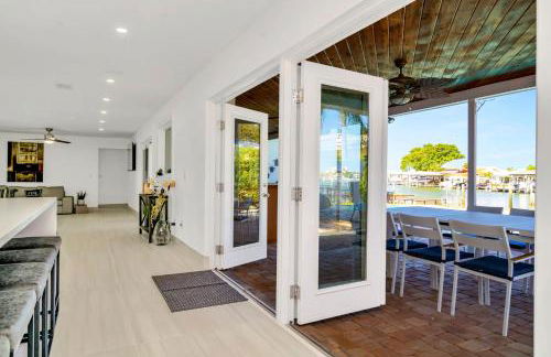Clearwater Beach Waterfront Modern Villa 4BD 2BIG OPEN LOFT 4BT with Pool Boat Deck Sleep 15 - Foto 22