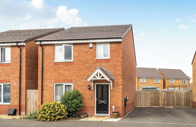 Cozy 4 Bedroom Home in Walsall, Free Parking, EVC, WIFI, 30 days 10 percent off - Foto 34