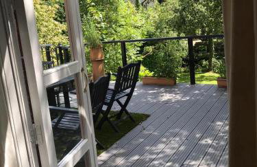 Garden Double Room with own door access and bathroom - Photo 9