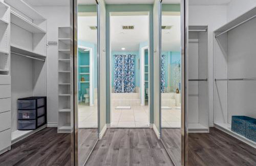 Entire Private Home with 5 Bedrooms 4 Bathrooms 3000 Sq ft Villa, Pool, Hot Tub, Nature, Garage, Winery, Available Now - Foto 61