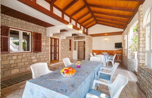 1 Bedroom Nice Apartment In Splitska - Photo 9