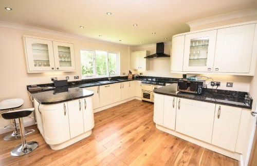 The Willows Wroxham - Photo 9