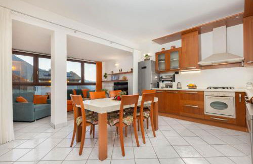 Aprica favoloso con terrazzo wi-fi Netlix 4 ospiti comodi 3 minuti dalle piste -davvero comodo - Foto 8