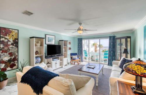 Oceanfront Elysium with a pool - Photo 18