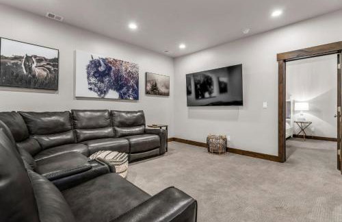 Black Rock Ridge Private Hot Tub & Views - Photo 14