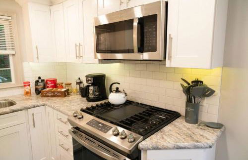 5-star Renovated 3BR Home & Backyard Deck near SU & Hospitals - Foto 2