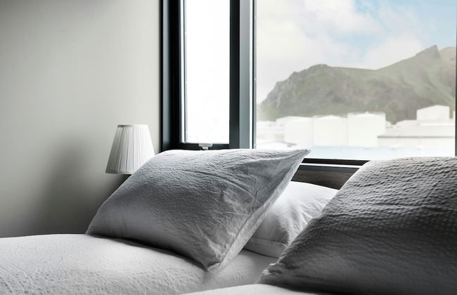 Pier Apartments - Photo 2