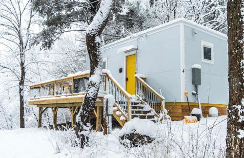 Modern Tiny House with hot tub & river near Stowe - Foto 41