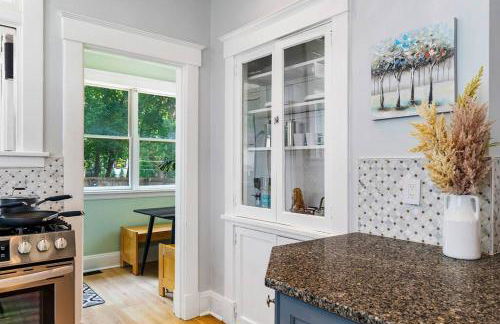 Modern Oakley Retreat - King Bed - Free Parking - Centrally Located - Foto 30