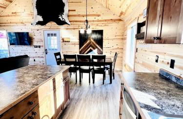 Outstanding Retreat with Dock, Game Space and Lake Views in Wisconsin - Foto 11