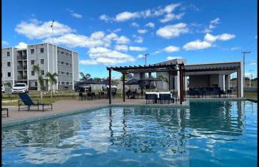 Apto com dois quartos com cama e ar - Foto 1