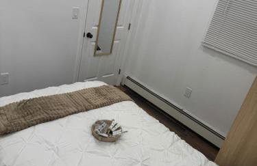Bright & Stylish Guest Suite with Modern Comforts - Foto 3