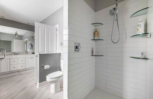 Family-Friendly 4BR Retreat Sleeps 12, Private Yard, Garage, Close to Stadiums, Casino & Downtown - Foto 33