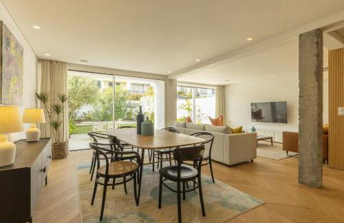 Contemporary Restelo Pool Haven - Photo 7