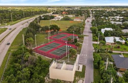 Tropical PoolHome Walk to Shops Near Beach - Foto 19