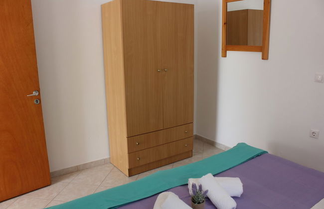 Aaron Studios Apartments - Photo 12