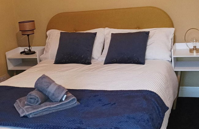 Apartment - Sleeps 5, Free Parking & Sun Terrace - Foto 1