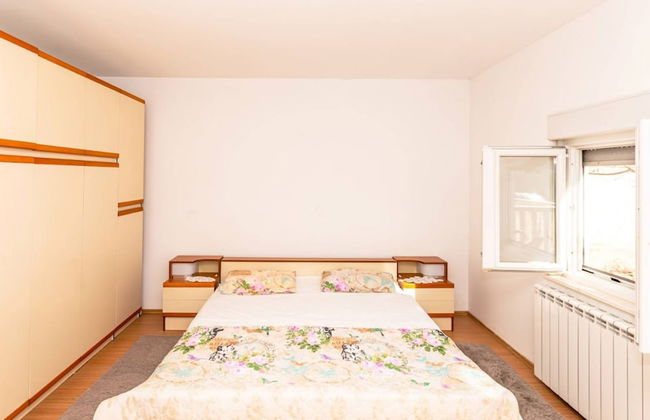 Sunny and Sleek Apartment Kastel Novi With Terrace - Photo 2