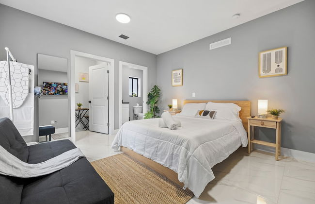 Charming Studio 5 Minutes From Wynwood - Photo 8