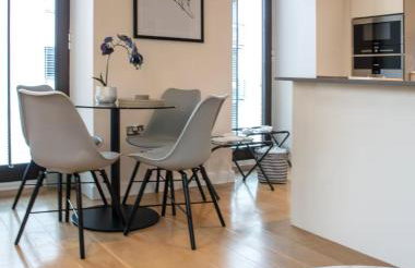 Westminster 2 bed 2 bath apartment with Air-Con - Photo 22