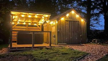 Large country house with garden, outdoor spa area & games room with Hot Tub and Fire Pit - Foto 2, storage