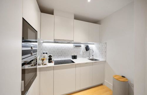 Modern & Cozy 2-Bedroom Apartment plus Parking, Gym, Cinema, Games Room, Workspace - Photo 30