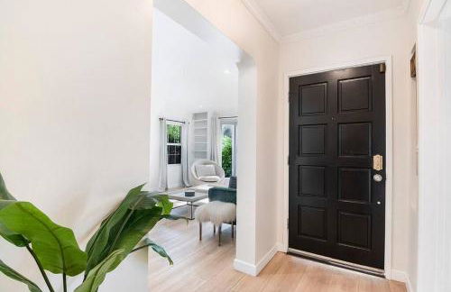 Updated 3-Bedroom LA Home with Backyard, BBQ & Family-Friendly Amenities - Photo 41