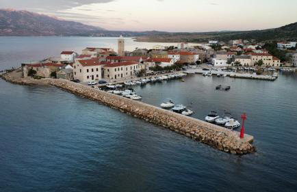 Luxury Beach Apartment Adria with Private Pool and Sea View - Photo 26