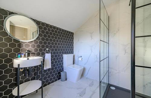 Spacious 6 Bedroom Escape with Hot Tub, Games Room & Karaoke in Yorkshire - Foto 80