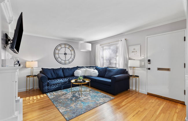 Metropolitan Escape I JZ Vacation Rentals - Photo 17