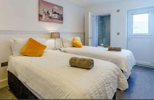 Tenby Heights, 5 en-suites, Parking & Garden - Photo 36