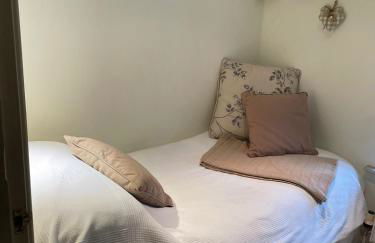 Cosy River Cottage in Brecon with a Fireplace - Photo 16