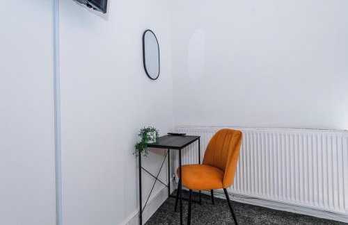 NEW! Modern 3-Bed House, Free Parking, Fast Wi-Fi & Easy Manchester Access - Foto 15