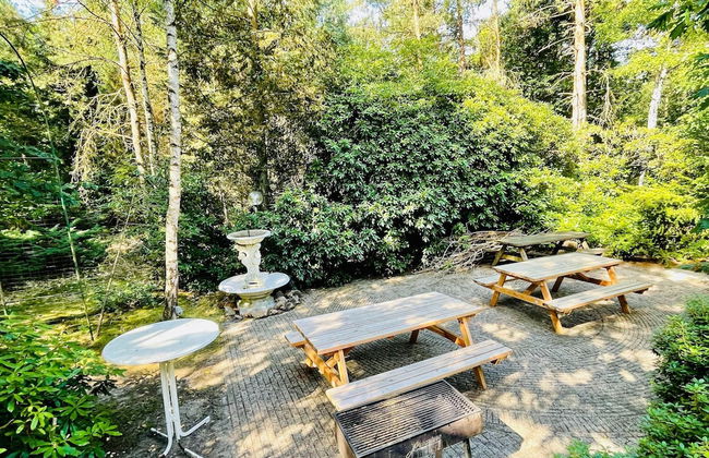 Family Villa w/ Trampoline, Pool - Photo 25