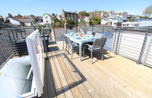 Penderic - 3 Bedroom Cowes Stay with Balcony & Panoramic Solent Views Close to Shops, Cafés, Sailing Clubs & Beach - Foto 18