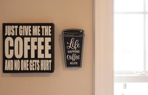 Luxury Federal Hill Home with Rooftop & 4 Parking Spots - Foto 26