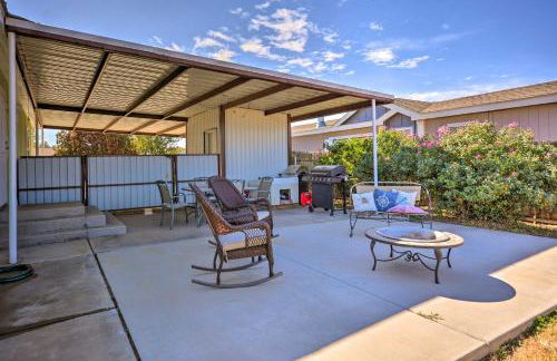 Peaceful Portales Escape with Patio and Grill! - Foto 24