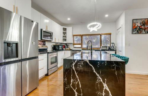 8 Mi to Jones Beach State Park! Cozy Home with Porch - Foto 10