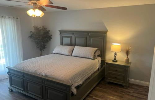 Cadbury 4BR Outdoor Kitchen Sleeps 8 Peaceful - Photo 10