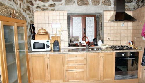 Spacious Family House in Nogueira with Garden - Foto 4