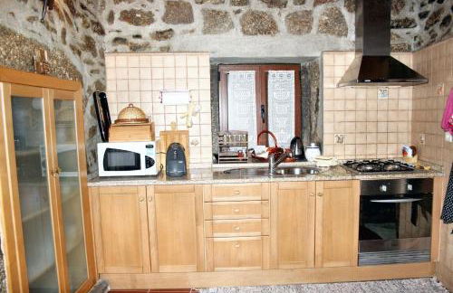 Spacious Family House in Nogueira with Garden - Foto 4